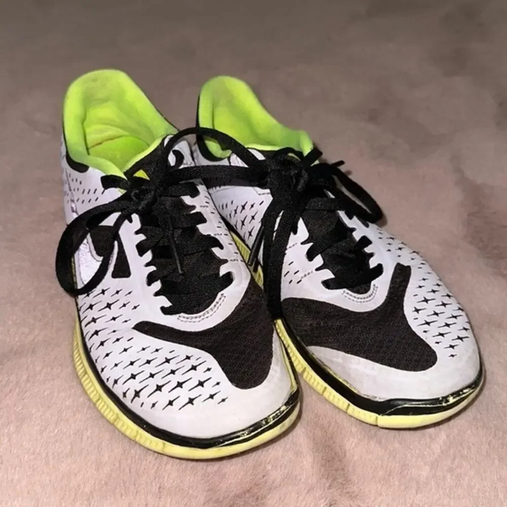 Women’s Nike Free 4.0 V2. Size 5.5.